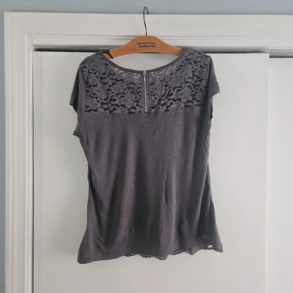 New York & Company Gray Short Sleeve Lace Overlay Zip-up Large Shirt - Picture 4 of 7